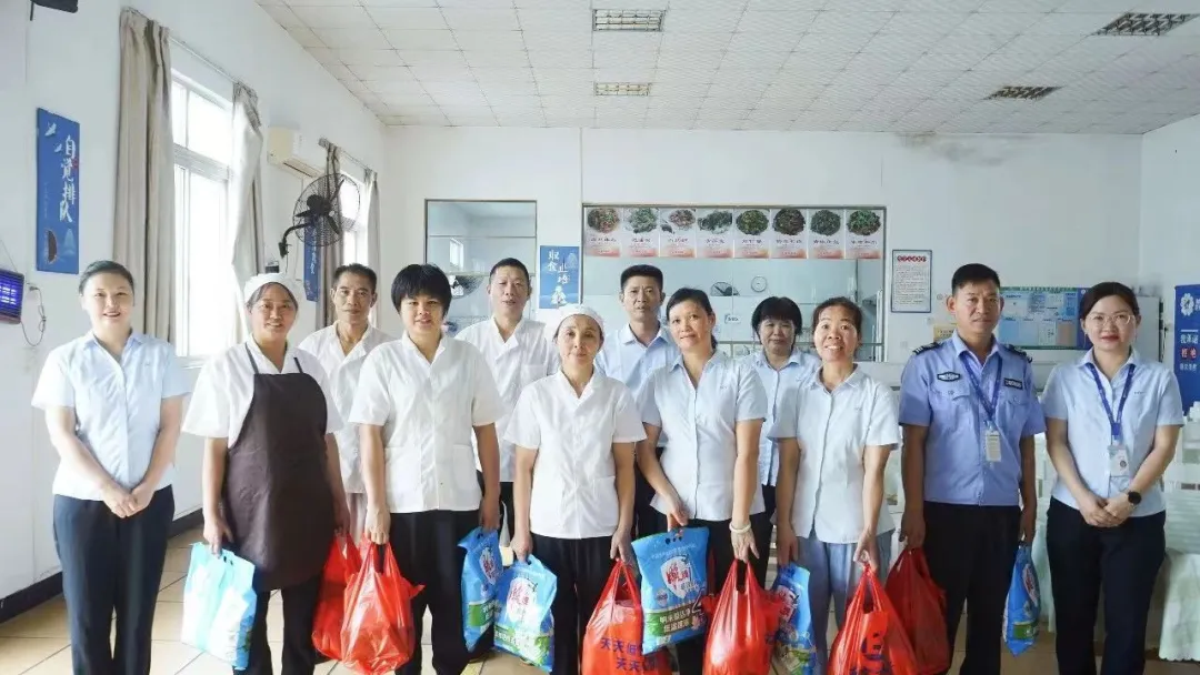 巴德富集团为一线员工“送清凉” 