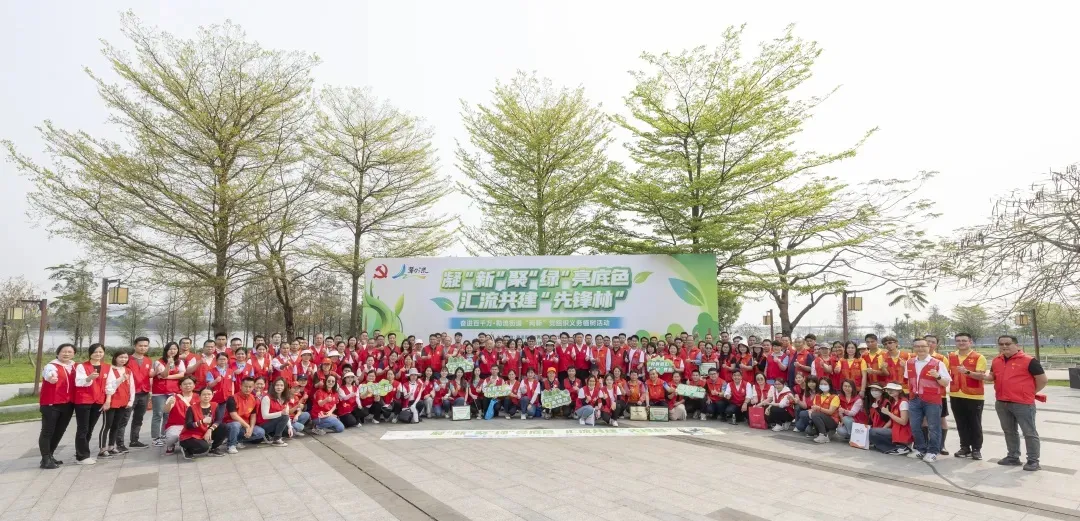 巴德富参加勒流街道“两新”党组织义务植树活动